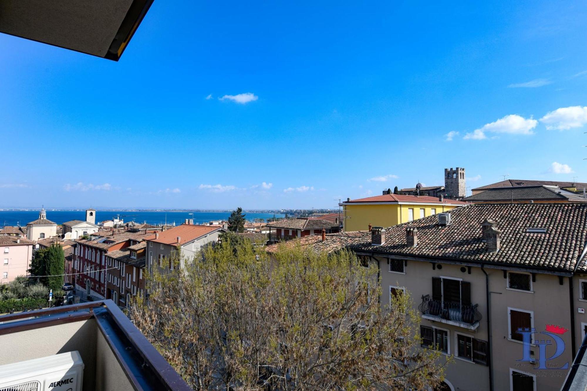 Desenzanoloft Official Partner Marriott Homes & Villas - Smiling In Desenzano Lake View Десенцано дел Гарда Екстериор снимка