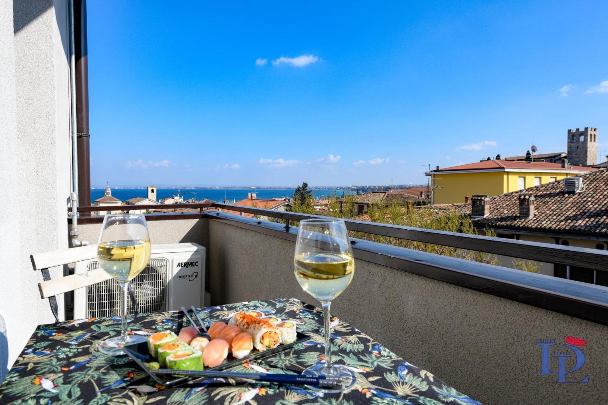 Desenzanoloft Official Partner Marriott Homes & Villas - Smiling In Desenzano Lake View Десенцано дел Гарда Екстериор снимка