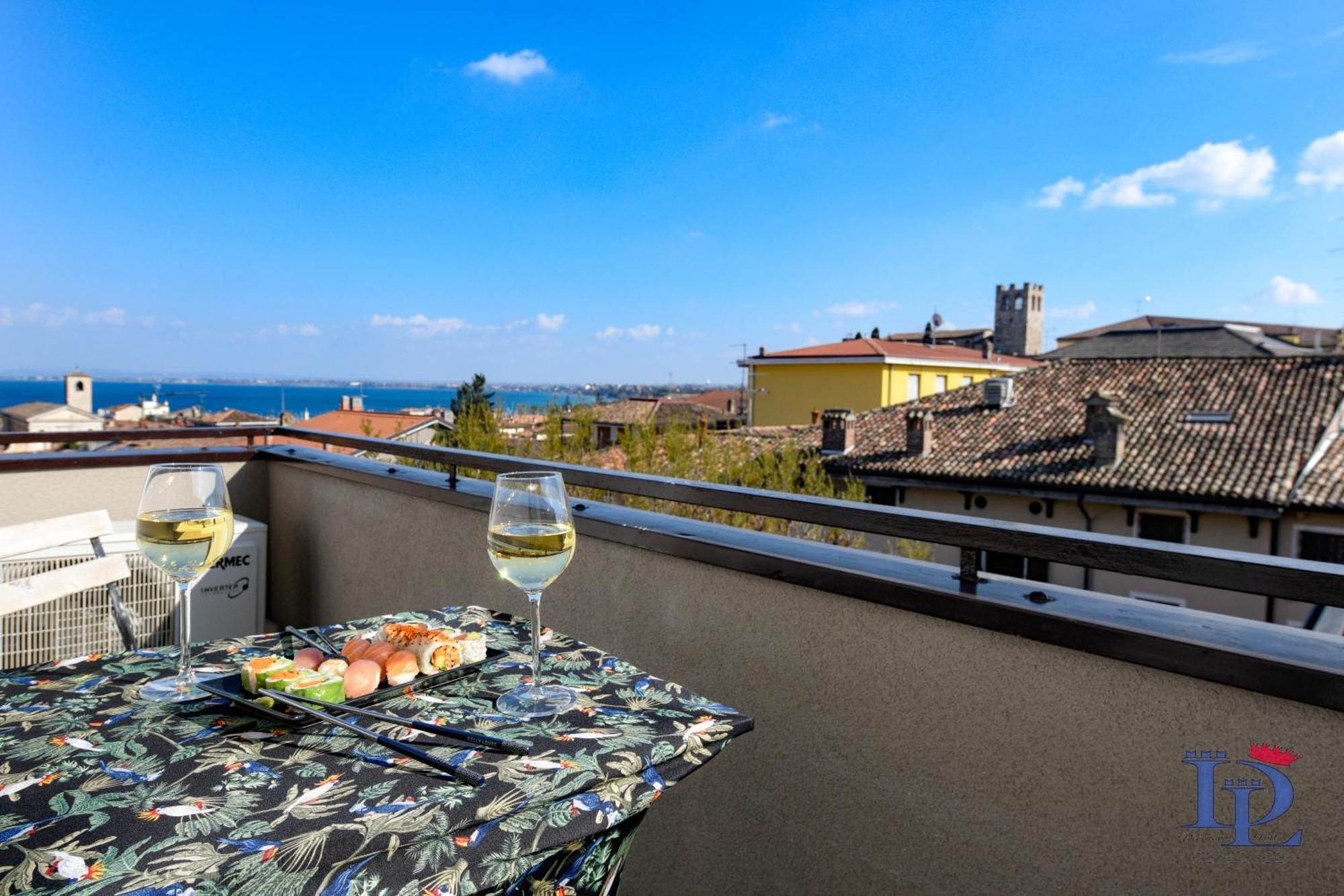 Desenzanoloft Official Partner Marriott Homes & Villas - Smiling In Desenzano Lake View Десенцано дел Гарда Екстериор снимка