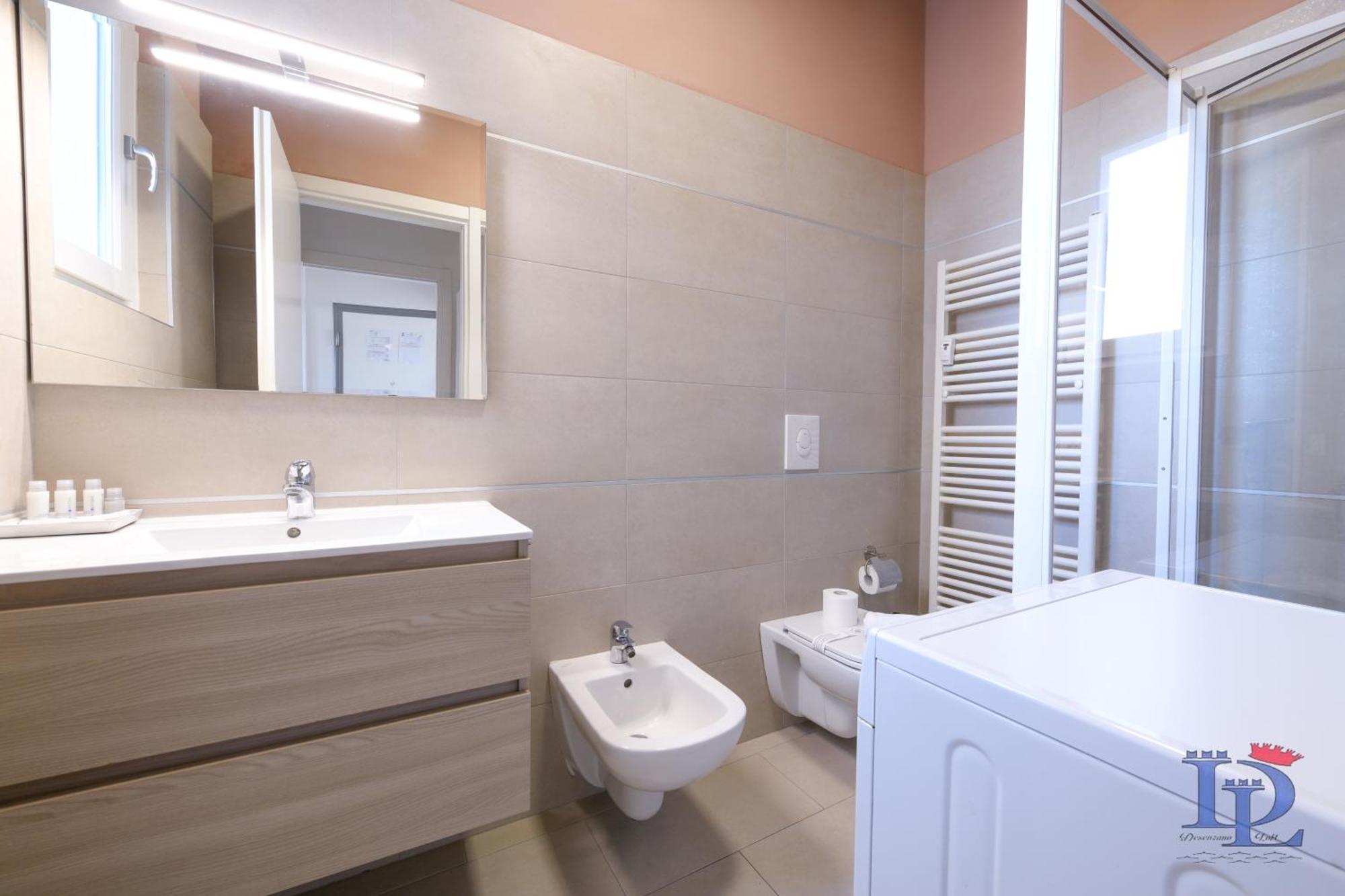 Desenzanoloft Official Partner Marriott Homes & Villas - Smiling In Desenzano Lake View Десенцано дел Гарда Екстериор снимка